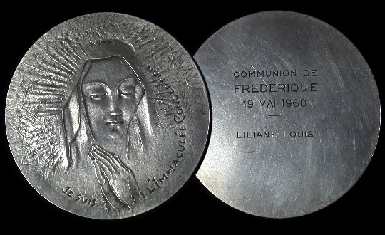 item401_A large French Communion Medal in Silver.jpg